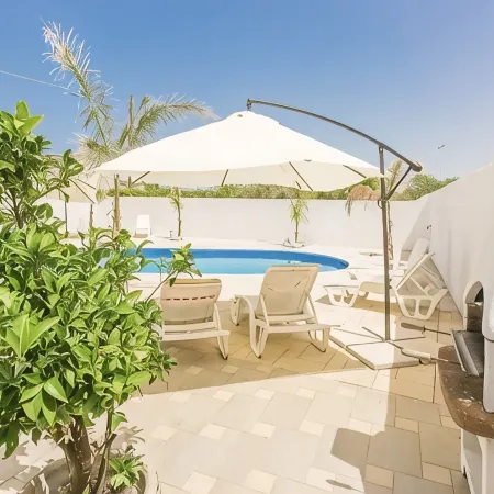 Swan villa with private pool, absolute privacy
