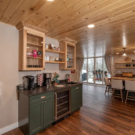 12 Bed, 6 Bath, 20 Guests STEPS from Sunday River w/ Hot Tub & Game Room