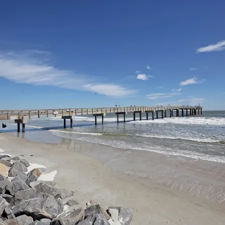 Beachy Getaway–Cozy, Clean & Equipped w/ All Essentials! Relax, Enjoy & Refresh!