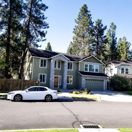 5 Minute Drive to Downtown Bend, Dog Friendly