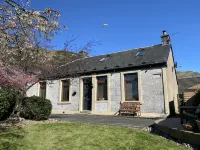 Luxury cottage, hot tub and wood burner, ideal for families celebrations. Hotels in 