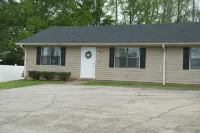 Cute 2 bedroom/2 bathrooms home