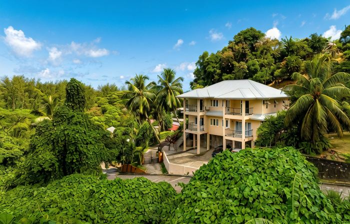 Peace in Paradise with mountain views and  5 minutes walk to the beach