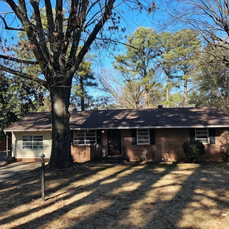 Charming 3-bedroom house with all the amenities located in the heart of Jackson