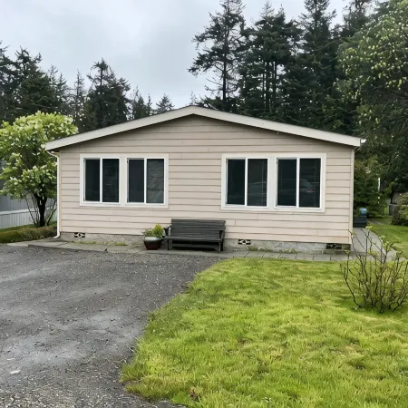 Private Beach Access, Clean, Comfortable Home between Sequim & Port Angeles