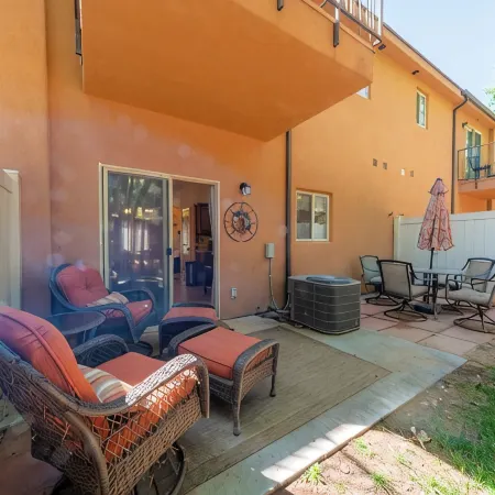 Well appointed condo close to trails with pool and hot tub. Enjoy the views
