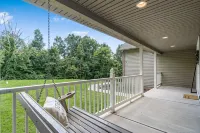 Weekend Retreat~Hot Tub~Game Room~Putt Putt - 4-Star