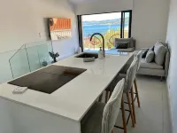 Superb new designer house with panoramic sea views - บังกะโล