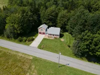 Vermont Summer Getaway • Fire Pit, Yard Games, Near Lake • Sleeps 11 - Boutique