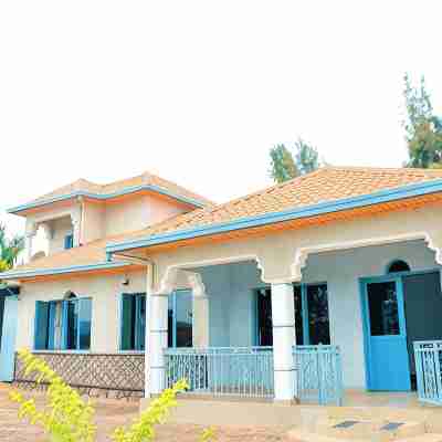 Cozy Double Room with Workspace and Private Bath in Kigali Hotel Exterior