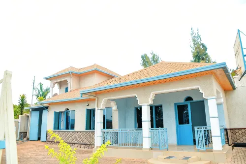 Cozy Double Room with Workspace and Private Bath in Kigali - บังกะโล