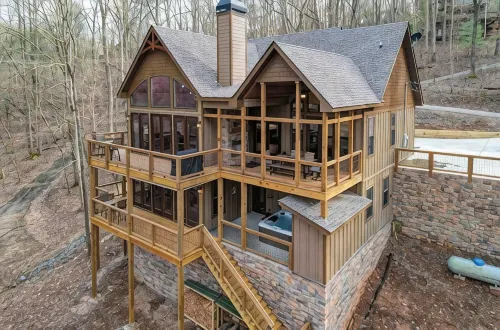 Riverfront Cabin! Hot Tub, Bar, & Fireplace; Family Friendly; Fire Pit