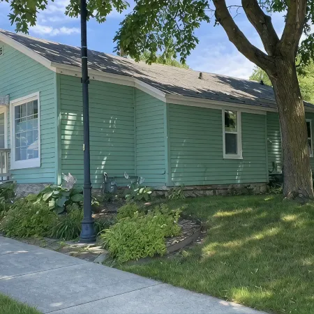 Adorable cottage with modern style , we welcome you to your temporary home!