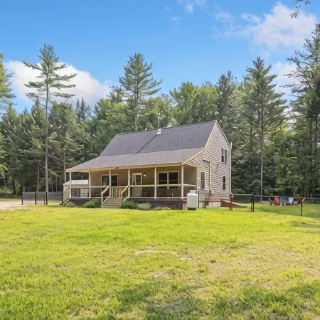 C-Howder Chalet Dog Heaven! Huge Fenced Yard
