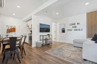 Cozy Apt with King Bed - Full Kitchen - Desk Area - 4-Star