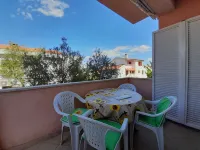 Apartment Tihana with 2 bedrooms and garden view, family-friendly