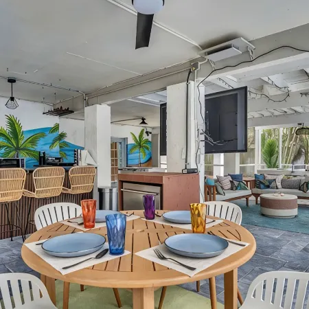 10 Min to the best beach & golf course! Massive Home: Pool, Hot Tub, Game Room!