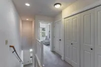 Town Home On The River. A/C. Views. Fish. Hot Springs. Walk To Town .