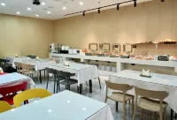Aifeel Hotel Linjiang Municipal Government Jiangxin Island Park Branch - parking