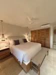 Exquisite, Ocean front, Contemporary Retreat Ξενοδοχεία στην πόλη 
