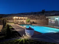 Wenatchee Mansion. 6500 sqft, pool, hot tub, 7 BR, theater, billiards and more! - Villas