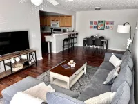 4 Bed 4 Bath Condo Near Campus! - Pools