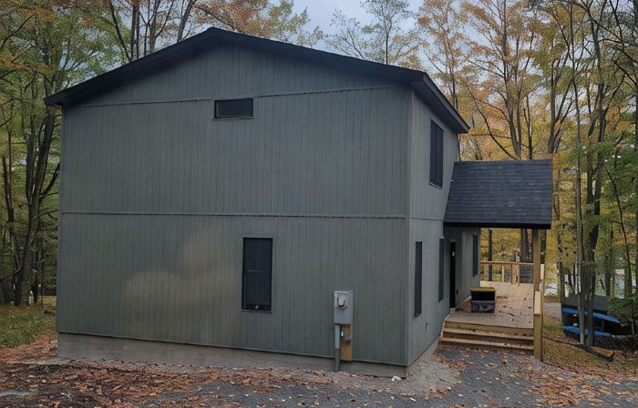 Clover House at Alpine Lake with pool access.
