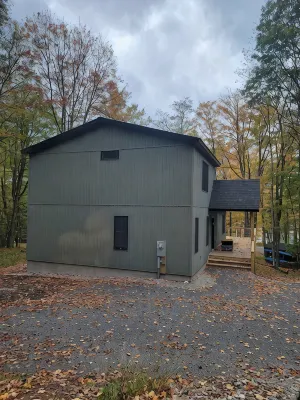 Clover House at Alpine Lake with pool access. - 4-Star