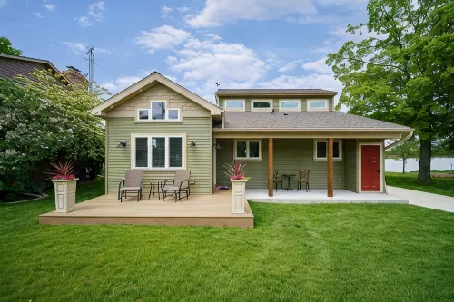 WATERFRONT Home-Amazing sunsets, extra amenities, kayaks, canoe, paddle board~ - 4-Star
