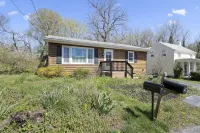 A Private Home in Historic Bolivar with a Hot Tub and Yard.  Pet Friendly!
