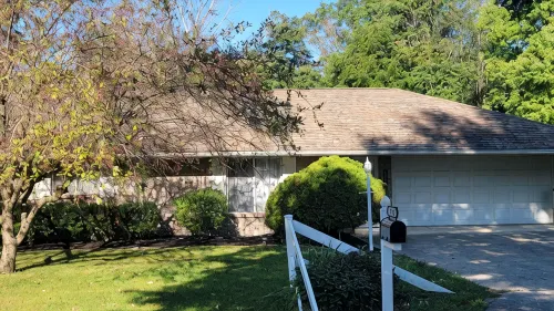 Cute, pet-friendly home in quiet neighborhood. Close to state parks & downtown.