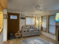 Quaint Cottage with lake access.<br> - Wifi