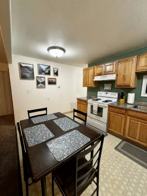Cozy 2-bedroom with WiFi, Aurora viewing, central location in Fairbanks - 3-Star