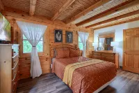 Cozy Casa Carezza Log Cabin, Logan, Ohio, Pet Friendly, Sleeps 6 - Wifi