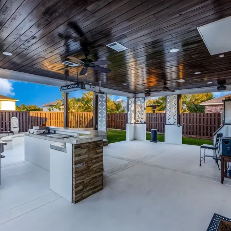 Spacious Home with Gorgeous Backyard Kitchen, Close to Top Shopping Destinations Отели в г. Леандер