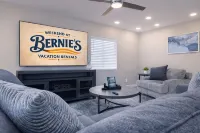 Roadrunner Retreat — Romantic Desert Villa · Private Hot Tub Lounge - Villas