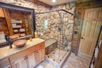 Cozy Stone Cottage overlooking Smith Lake - Boutique