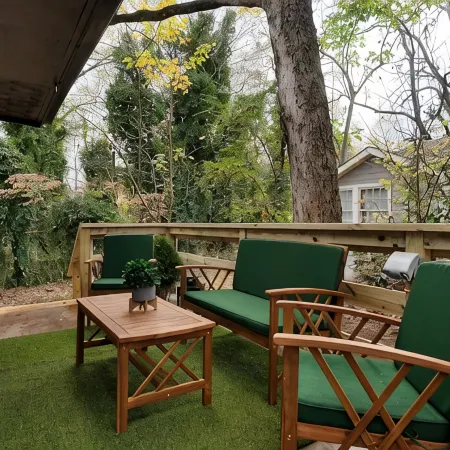 Cozy 2 BR bungalow, moody design, walk to square