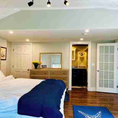 5 star 1,550 SF - The Gale Force Farmhouse at Telegraph Hill - Modern, Renovated Rooms