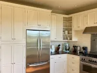 Bright art-filled home, fruit trees, valley view 로페즈 아일랜드 호텔