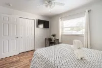 Lovely full house 3/2 w/ pool, few min from beach - Private Pool