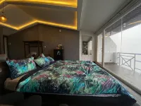 Four Views - 4-Star