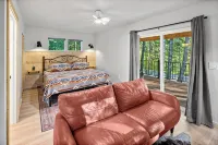 New Mt. Rainier Cabin-Hot Tub-WiFi-Fireplace - 4-Star