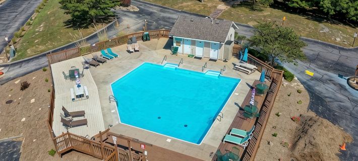 Next To SDC & Table Rock Lake. 20ft Patio. King Master 2BR 2BA.Full Size Kitchen Hotels in Indian Point