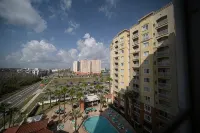 705H Luxury suite w/ Pool view close to Universal Studios Orlando