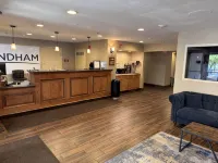 Wingate by Wyndham Utica - 2-Star