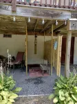 Charming 2-bedroom cottage near Bedford, screened  porch deck & private setting - Country Houses