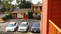 Motel 6 Glendale, CA – Pasadena Burbank Los Angeles - Pysäköinti