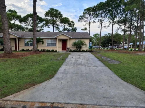 The Dahl House in Sebastian, just minutes to the Indian river and Wabasso Beach. - 3-Star