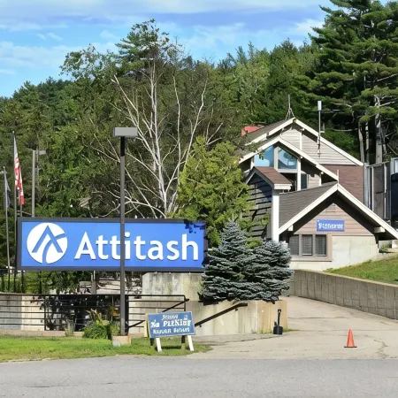 3 Bedroom Plus Loft, 2 Full Baths, 1 Minute to Story Land, 10 mins to Slopes!